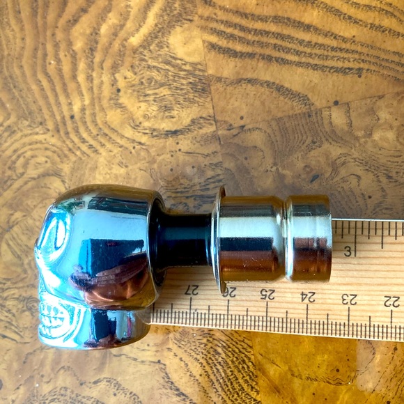 Skull-Head Car Lighter - Red Eyes - Picture 6 of 7